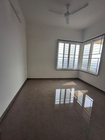 Room in 5 BHK Apartment at Venkatesh Skydale, Hingne Khurd – for Rent