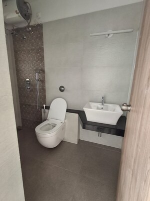 Bathroom in 5 BHK Apartment at Venkatesh Skydale, Hingne Khurd – for Rent