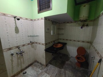 Master Bedroom in 2 BHK Apartment at Sector 15 – for Rent