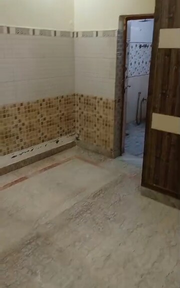 Room in 1 BHK Builder Floor at Prachin Apartment, Paschim Vihar – for Rent