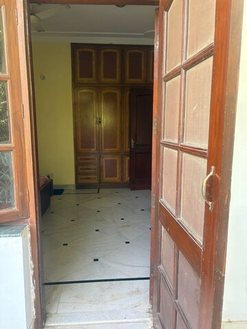 Room in 2 BHK Apartment at Sector 15 – for Rent