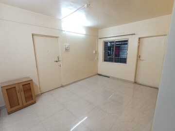 Room in 2 BHK Apartment at Kapare Heights, Anand Nagar – for Rent