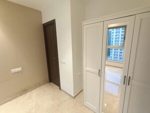 Room in 1 BHK Apartment at Hiranandani Regent Hill, Powai – for Rent