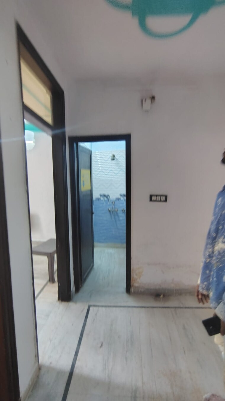 Room, dwarka mor 2 Bedroom 540 Sq.Yd. Builder Floor In Dwarka Mor Delhi 9307139