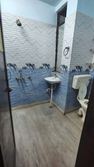 Team Area in 2 BHK Builder Floor at Dwarka Mor – for Rent