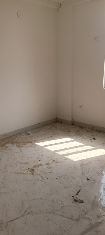 Room in 2 BHK Builder Floor at AVS Tower, Sector 73 – for Rent