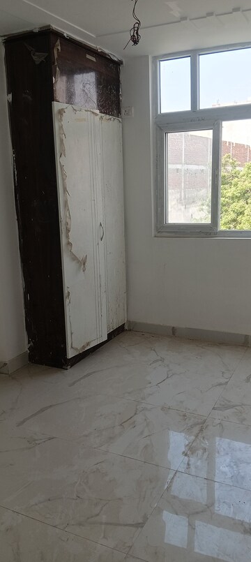 Room in 2 BHK Builder Floor at AVS Tower, Sector 73 – for Rent