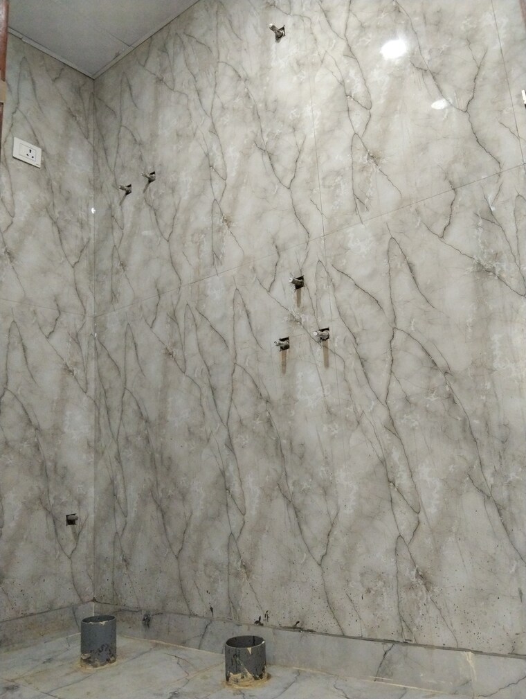 Bathroom, sector 73 2 Bedroom 1050 Sq.Ft. Builder Floor In Sector 73 Noida 9307189