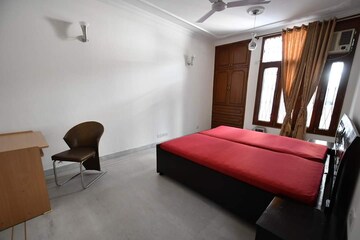 Bedroom in 3 BHK Builder Floor at Defence Colony – for Rent