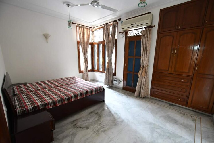 Bedroom, defence colony 3 Bedroom 2700 Sq.Ft. Builder Floor In Defence Colony Delhi 9307244