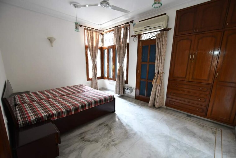 Bedroom, defence colony 3 Bedroom 2700 Sq.Ft. Builder Floor In Defence Colony Delhi 9307244