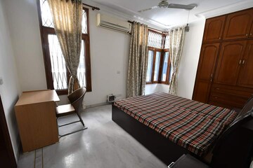 Bedroom in 3 BHK Builder Floor at Defence Colony – for Rent