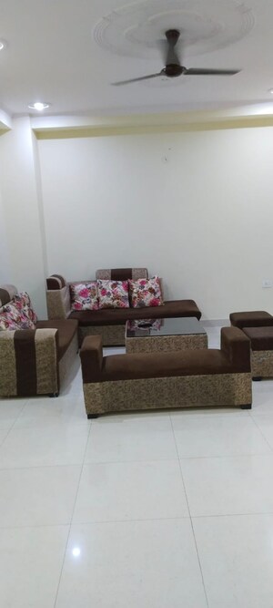 Living Room in 2 BHK Builder Floor at Uppal Southend, Sector 49 – for Rent