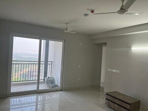 Room in 3 BHK Apartment at Eldeco Live By The Greens, Sector 150 – for Rent