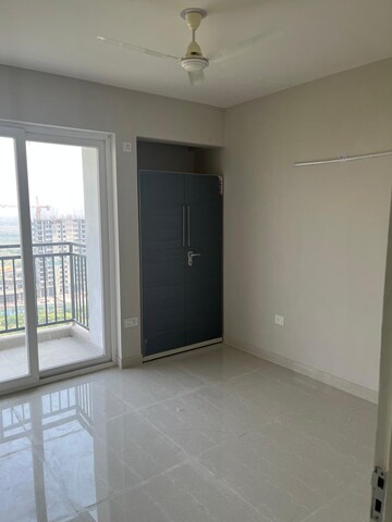 3 BHK Apartment For Rent in Eldeco Live By The Greens, Sector 150