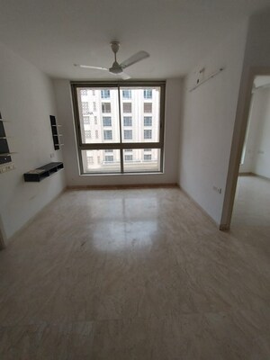 Room in 2 BHK Apartment at Hiranandani Obelia The Walk, Ghodbunder Road – for Rent