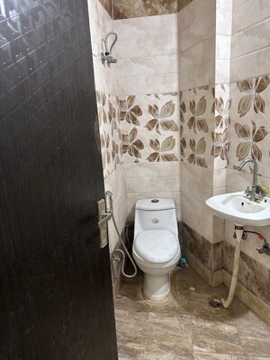 Bathroom in 1 BHK Builder Floor at Vasundhara Sector 5 – for Sale