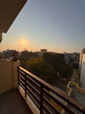 Balcony in Studio Builder Floor at Sector 52 – for Rent