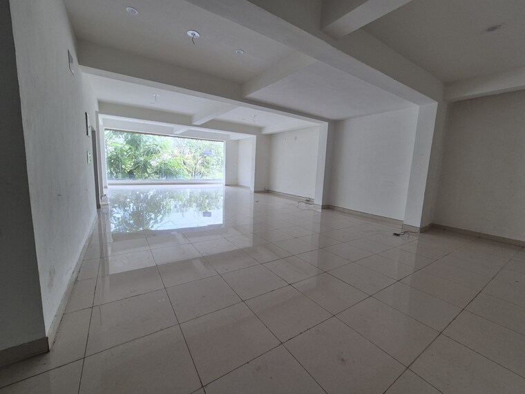 Room, harmu road Commercial Showroom 1450 Sq.Ft. In Harmu Road Ranchi 9307319