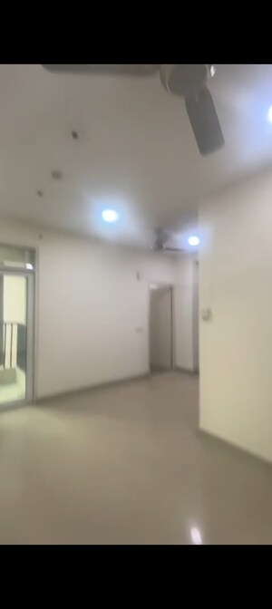 Room in 2.5 BHK Apartment at Gaur City 2 - 12th Avenue, Sector 16c Greater Noida – for Rent