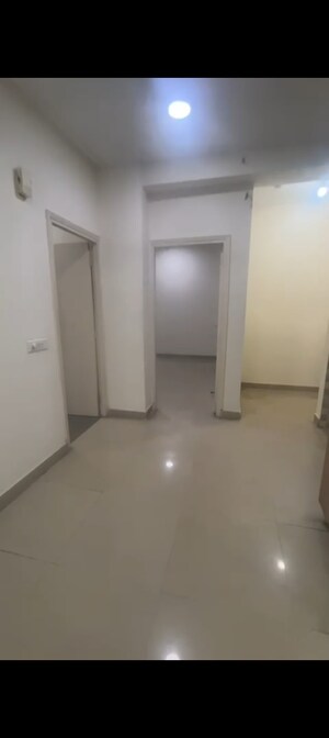 Room in 2.5 BHK Apartment at Gaur City 2 - 12th Avenue, Sector 16c Greater Noida – for Rent