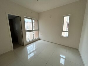 Room in 3 BHK Apartment at Godrej Green Vistas, Mahalunge – for Rent