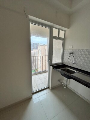 Room in 3 BHK Apartment at Godrej Green Vistas, Mahalunge – for Rent