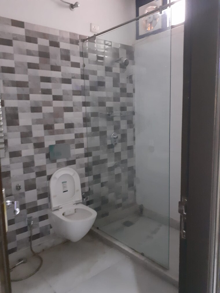 Bathroom, emaar-gurgaon-greens 3 Bedroom 1650 Sq.Ft. Apartment In Sector 102 Gurgaon 9307369