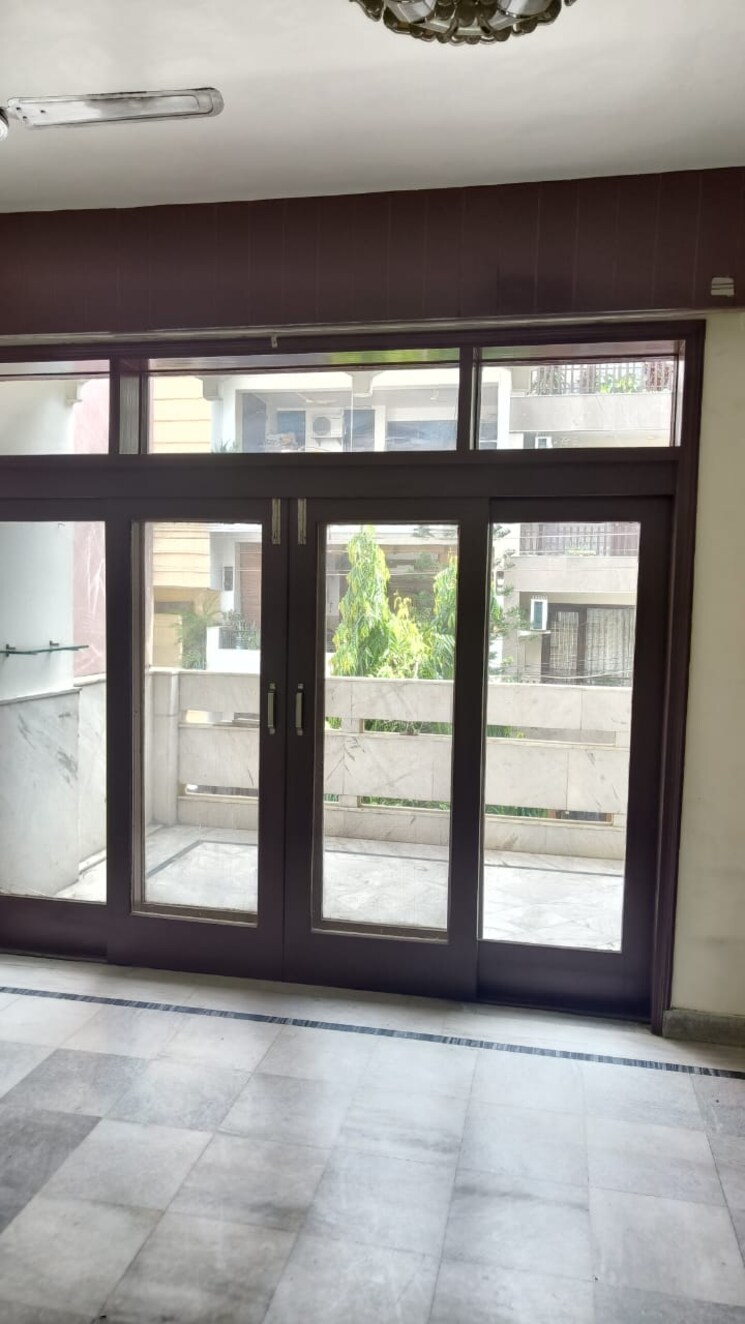 Room, safdarjung enclave 2 Bedroom 150 Sq.Yd. Builder Floor In Safdarjung Enclave Delhi 9307399