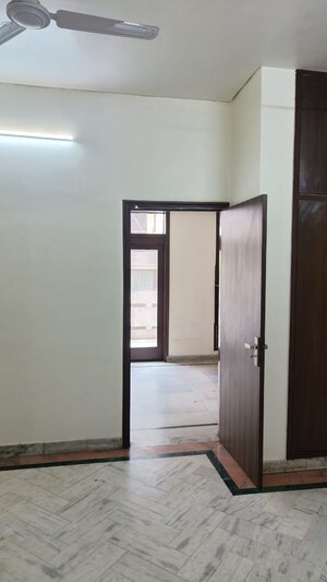 Room in 2 BHK Builder Floor at Safdarjung Enclave – for Rent