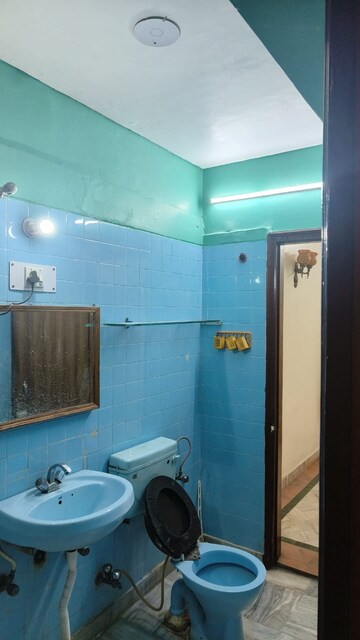 Bathroom in 2 BHK Builder Floor at Safdarjung Enclave – for Rent