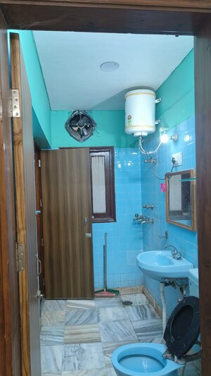 Bathroom in 2 BHK Builder Floor at Safdarjung Enclave – for Rent