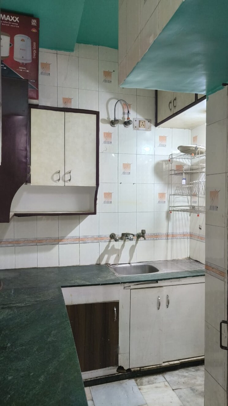 Kitchen, safdarjung enclave 2 Bedroom 150 Sq.Yd. Builder Floor In Safdarjung Enclave Delhi 9307399