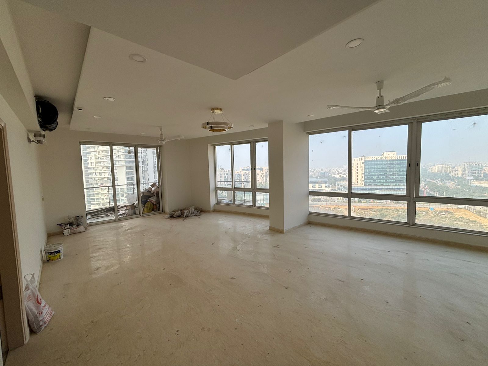 5 BHK + Servant Room Apartment For Rent in Pioneer Park Presidia