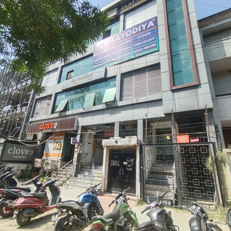 Exterior View, vikas puri Commercial Showroom 2000 Sq.Ft. In Vikas Puri Delhi 9307465