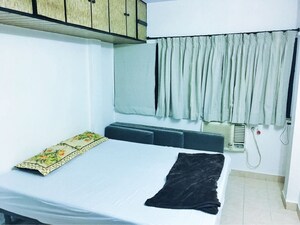 Master Bedroom in 2 BHK Apartment at Vile Parle West – for Rent