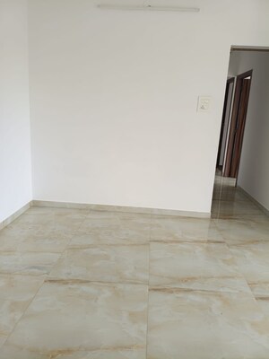 Room in 2 BHK Apartment at Vile Parle West – for Rent