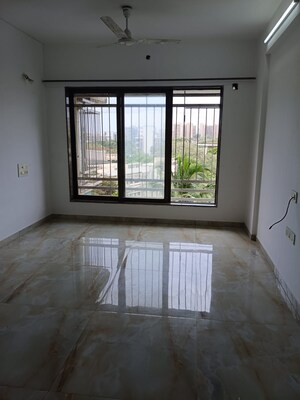 Room in 2 BHK Apartment at Vile Parle West – for Rent