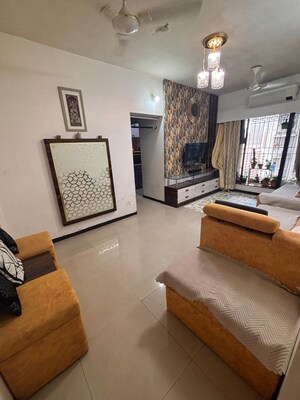 2 BHK Apartment For Rent in Vile Parle West