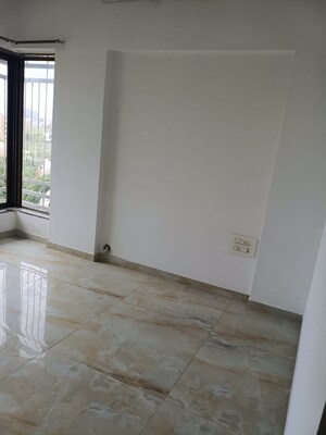 Room in 2 BHK Apartment at Vile Parle West – for Rent