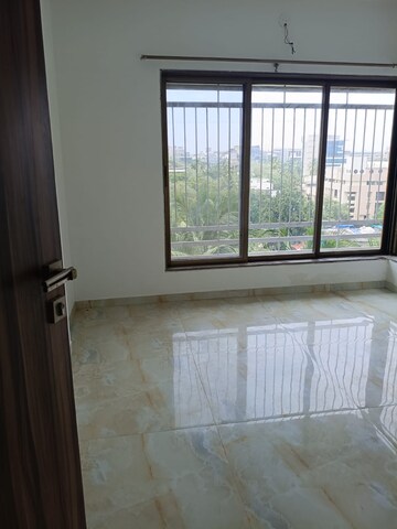Room in 2 BHK Apartment at Vile Parle West – for Rent