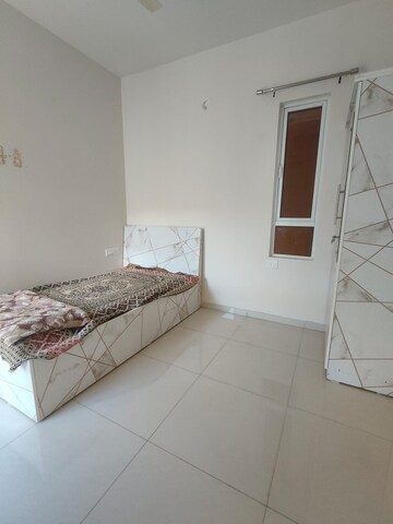 Room in 2 BHK Apartment at Godrej Green Vistas, Mahalunge – for Rent