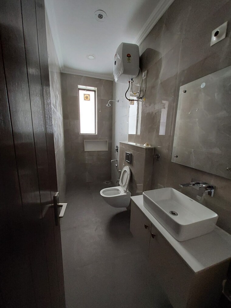 Bathroom, mansa devi 5 Bedroom 3200 Sq.Ft. Builder Floor In Mansa Devi Panchkula 9307612