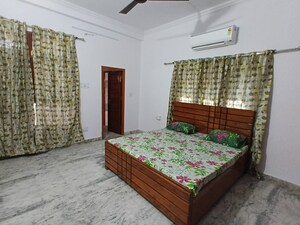 Bedroom in 2 BHK Apartment at Vineet Khand – for Rent