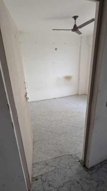 Room in 2 BHK Apartment at Vineet Khand – for Rent