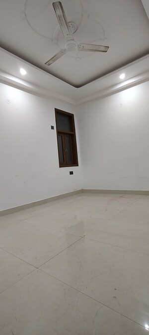 Room in 3 BHK Builder Floor at Chattarpur – for Rent