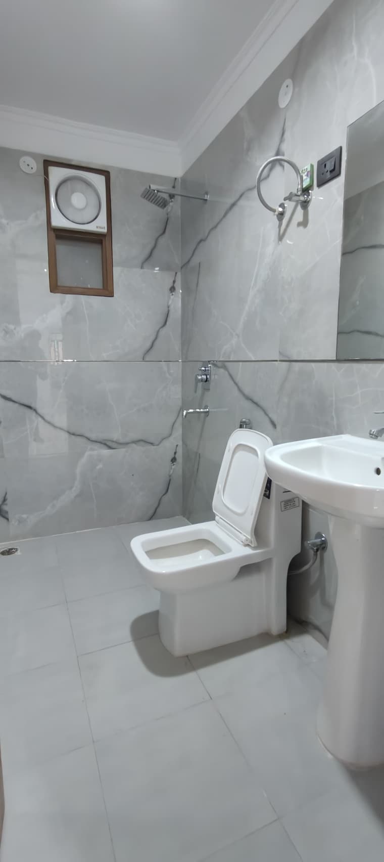 Bathroom, chattarpur 3 Bedroom 1200 Sq.Ft. Builder Floor In Chattarpur Delhi 9307633