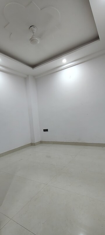 Room in 3 BHK Builder Floor at Chattarpur – for Rent