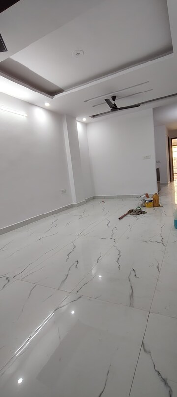 Room in 3 BHK Builder Floor at Chattarpur – for Rent