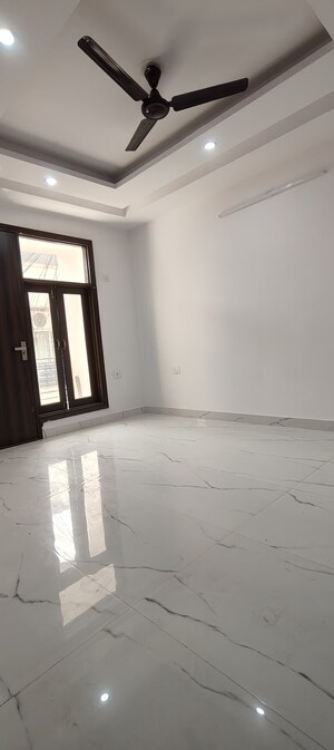 Room in 3 BHK Builder Floor at Chattarpur – for Rent